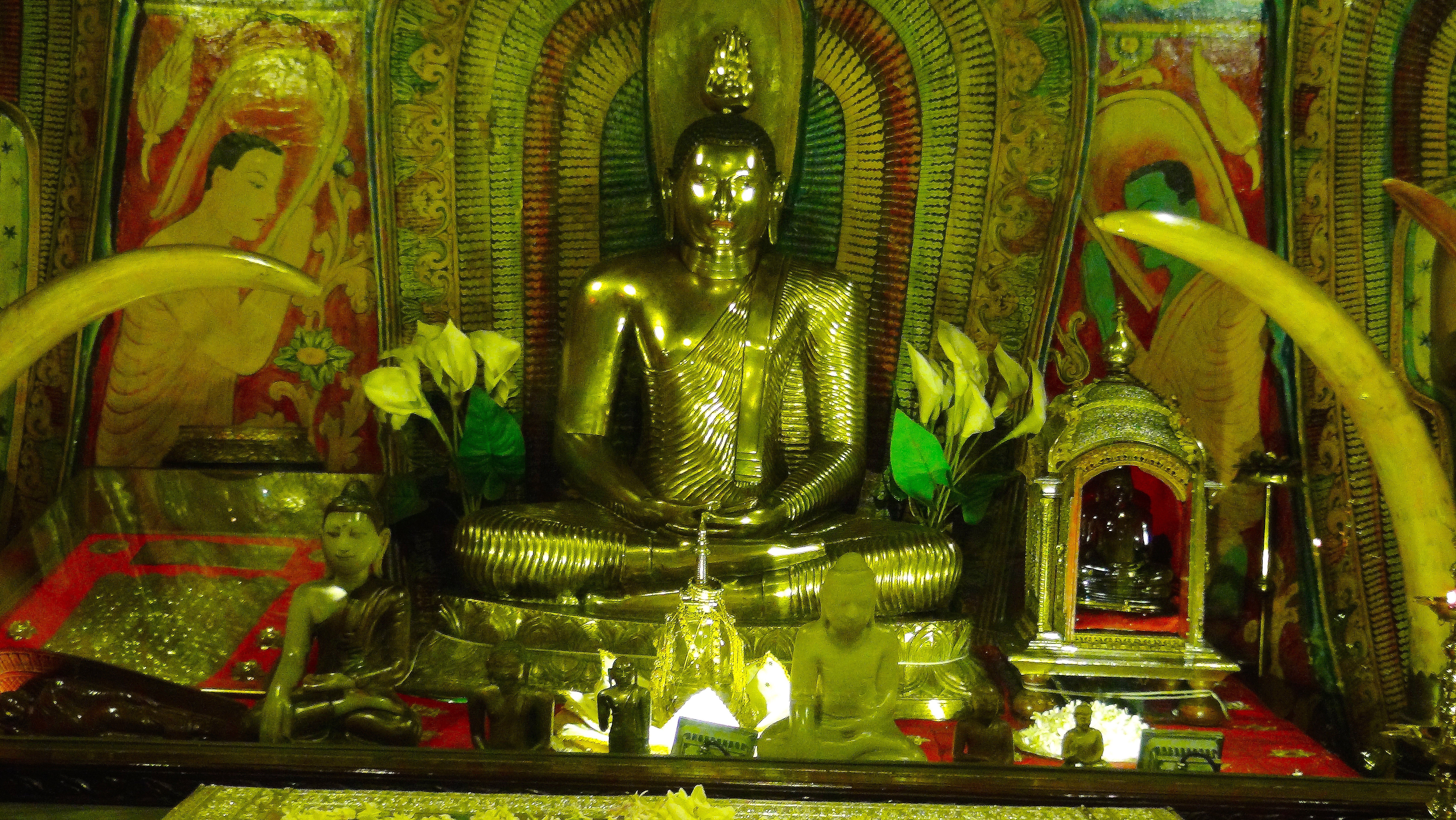 Dans le temple de la relique de la dent de Budha – Kandy